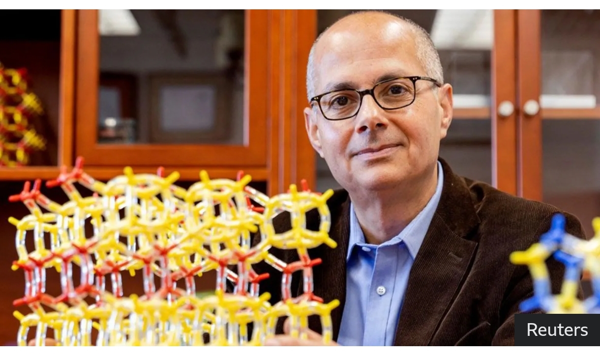 গ্রহকে সাহায্য করতে পারে এমন নতুন উপকরণ নিয়ে কাজের জন্য রসায়নে নোবেল পুরস্কার